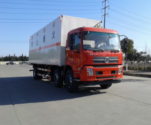 東風(fēng)天錦8.6米易燃液體運(yùn)輸車