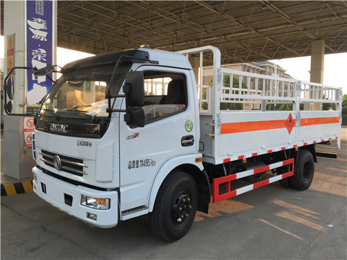 東風(fēng)牌D7多利卡5.15米氣瓶運(yùn)輸車(chē)
