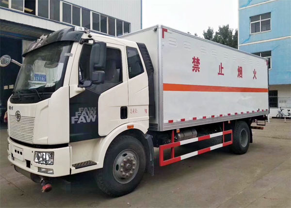 解放J6牌10噸民用爆破器材運輸車