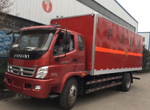 福田奧鈴6.2米易燃?xì)怏w廂式運(yùn)輸車