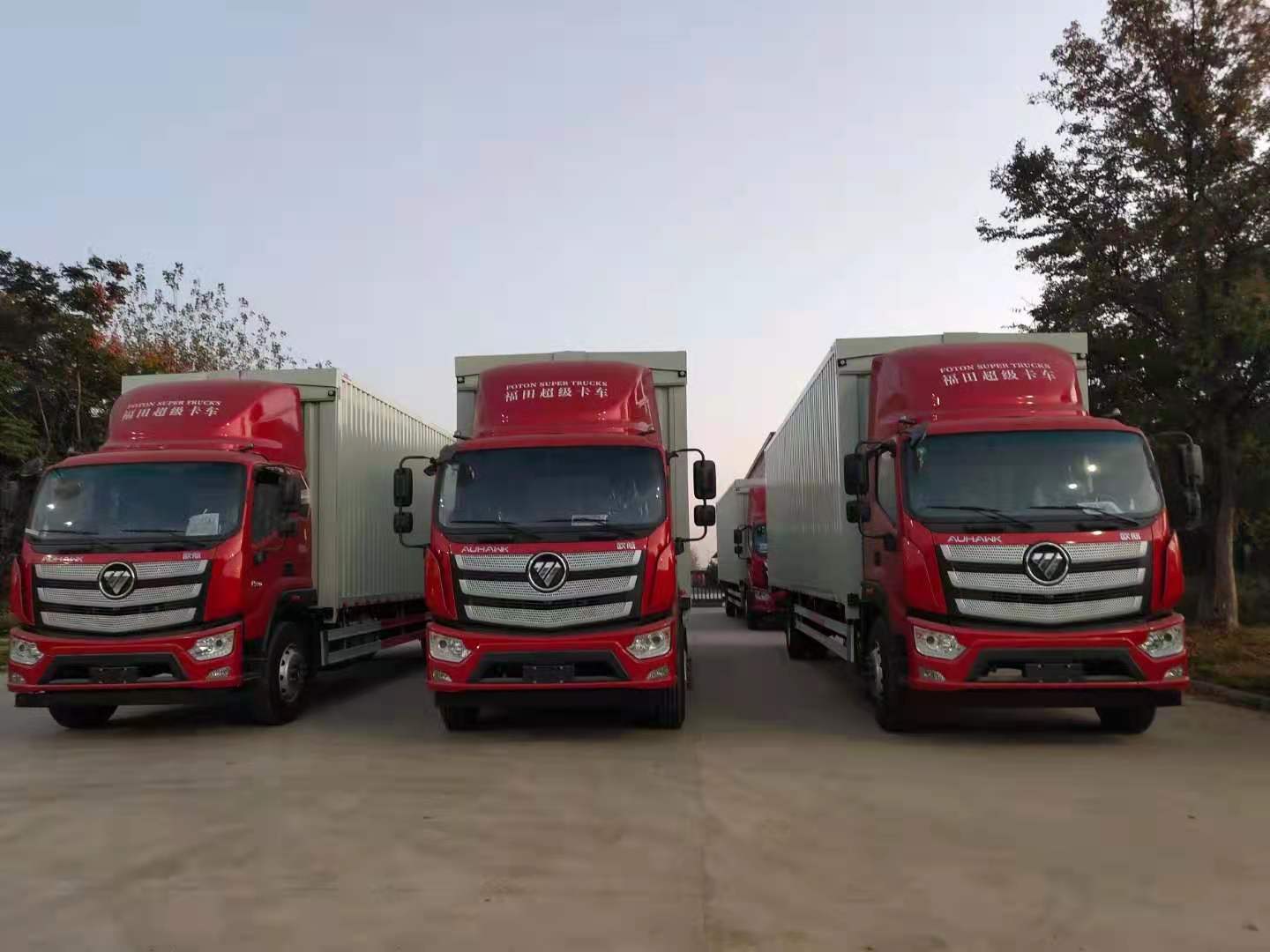 保定市長城汽車螞蟻物流在我司采購兩批次東風(fēng)單橋9.8米翼展車和福田單軸9.6米翼開啟式飛翼車